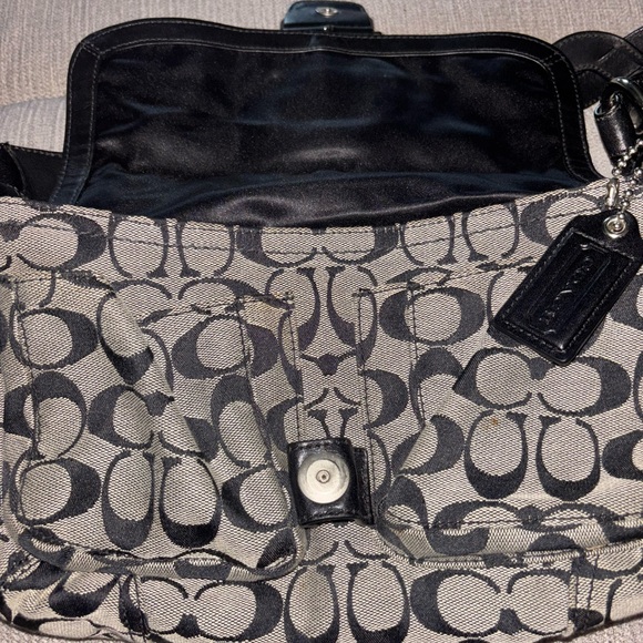 Gray and Black Purse - Picture 5 of 8